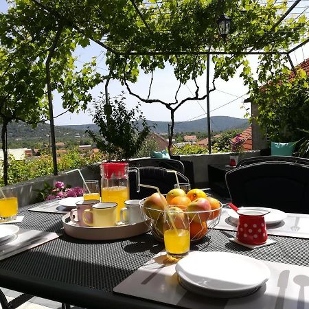 Apartman Petra Gustirna Exterior foto